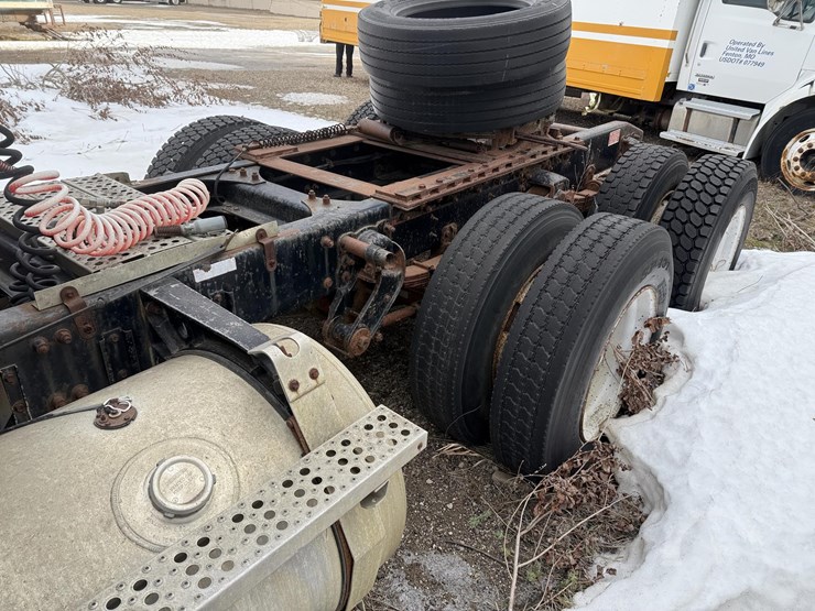 1983-freightliner-800-coe-image-5