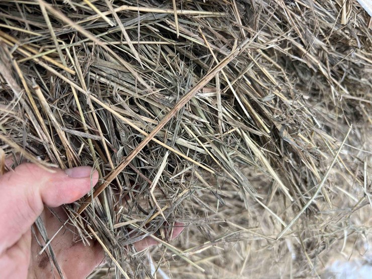 2025-john-deere-561m-image-10