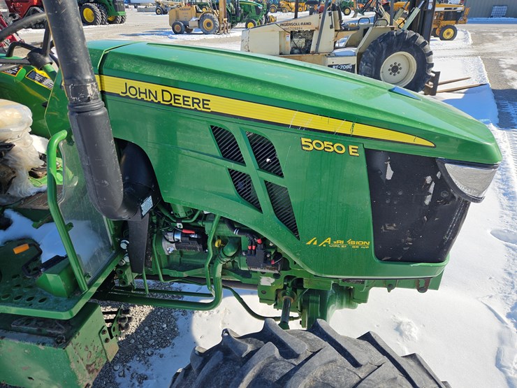 2023-john-deere-5050e-image-17