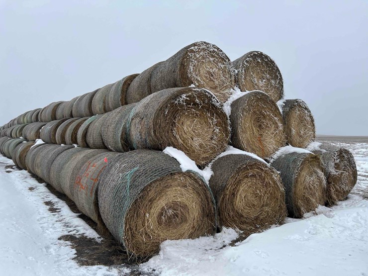 2025-john-deere-561m-image-4