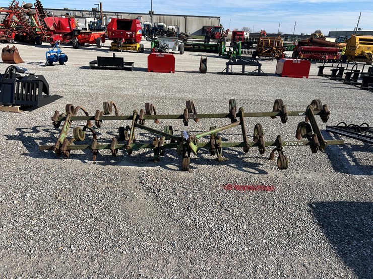 #208738-•-john-deere-chisel-rig-image-2