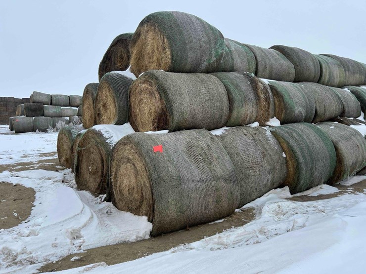 2024-john-deere-561m-image-3