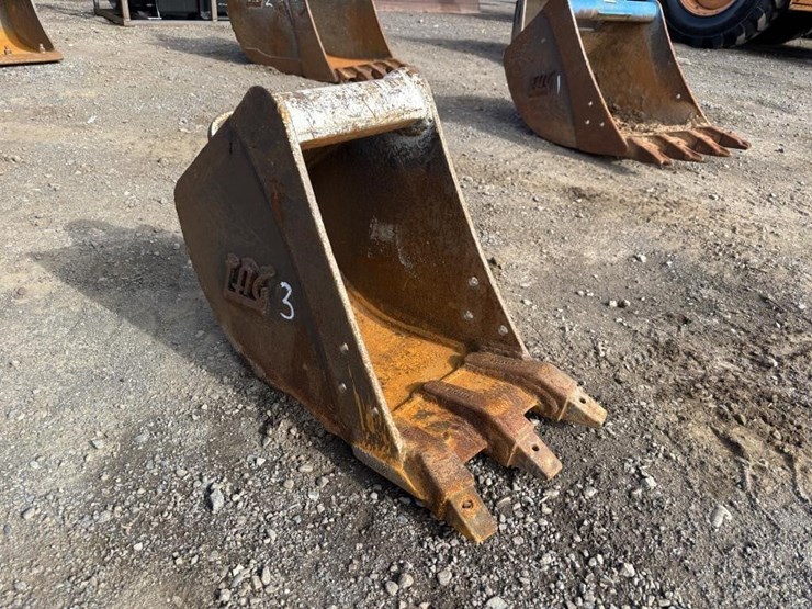 tag-12"-excavator-bucket-w/teeth-image-2