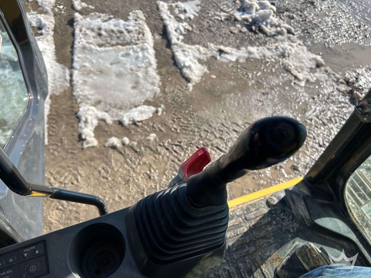 2013-komatsu-pc210-image-18