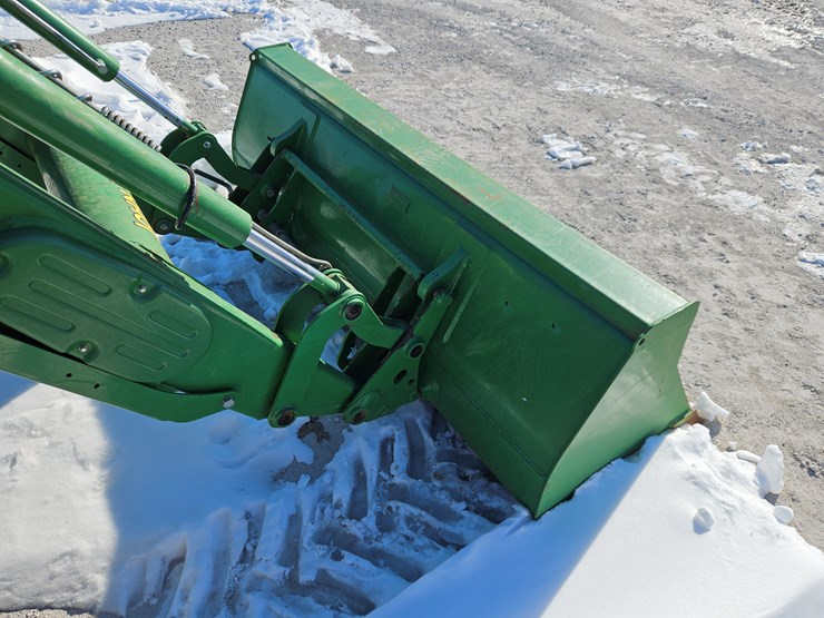 2014-john-deere-5100e-image-24