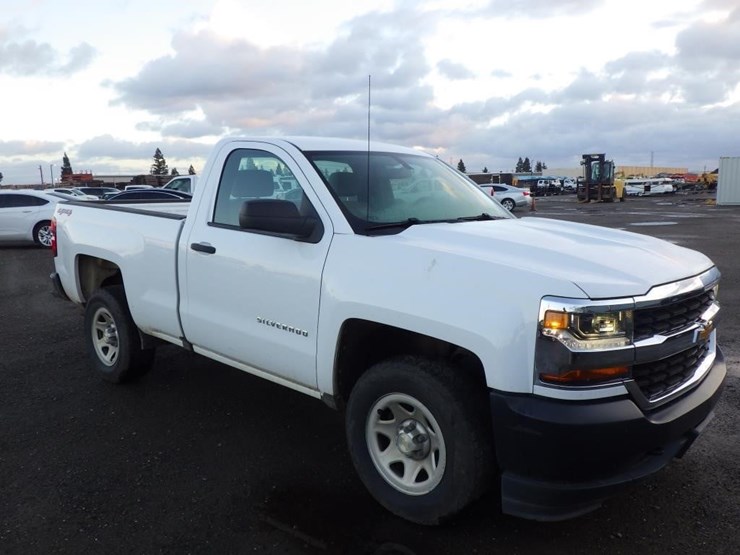 2018-chevrolet-1500-image-3