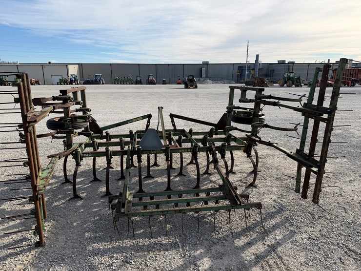 john-deere-1100-image-4