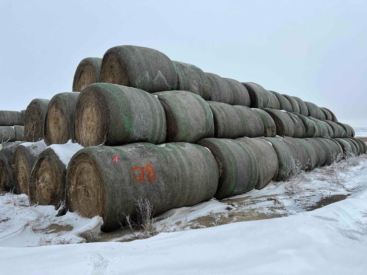 2024-john-deere-561m-image-1