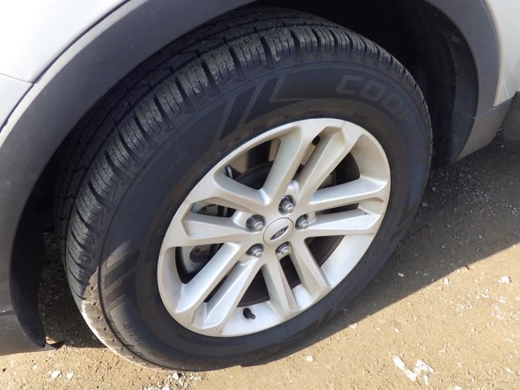 2017-ford-explorer-image-13