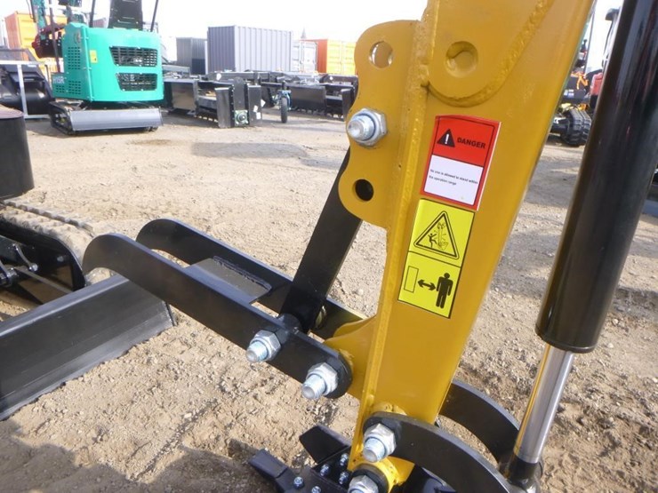 agt-h12r-hydraulic-excavator-image-12