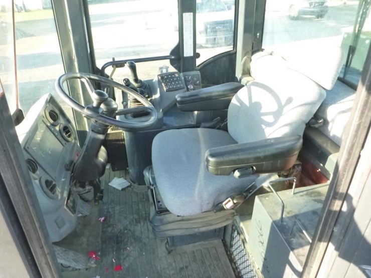 2005-deere-624j-image-7