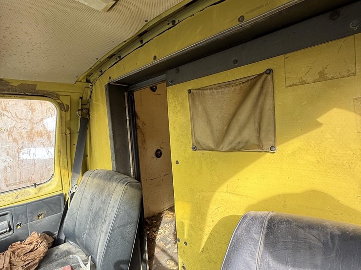 1985-ford-e350-image-21