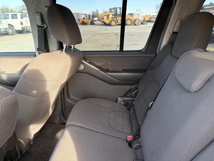 2012-nissan-pathfinder-image-17