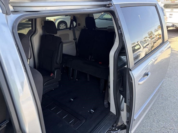 2014-dodge-grand-caravan-image-19