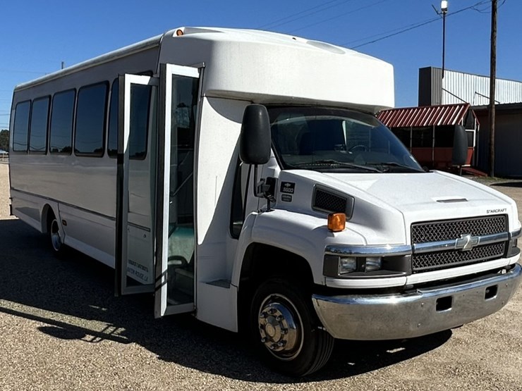 #38033-•-2006-chevrolet-32-passenger-starcraft-bus-image-9