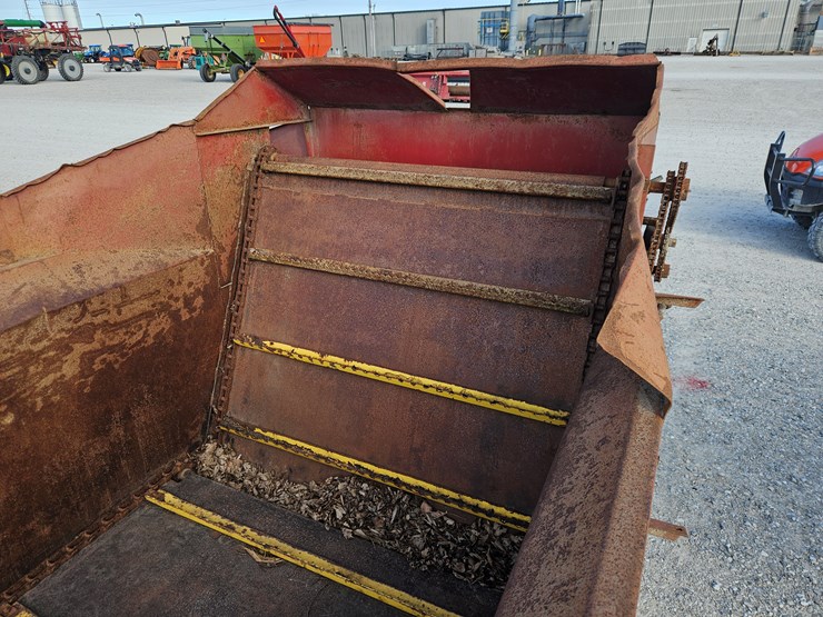 #205212-•-schuler-4x10-feed-wagon-image-5