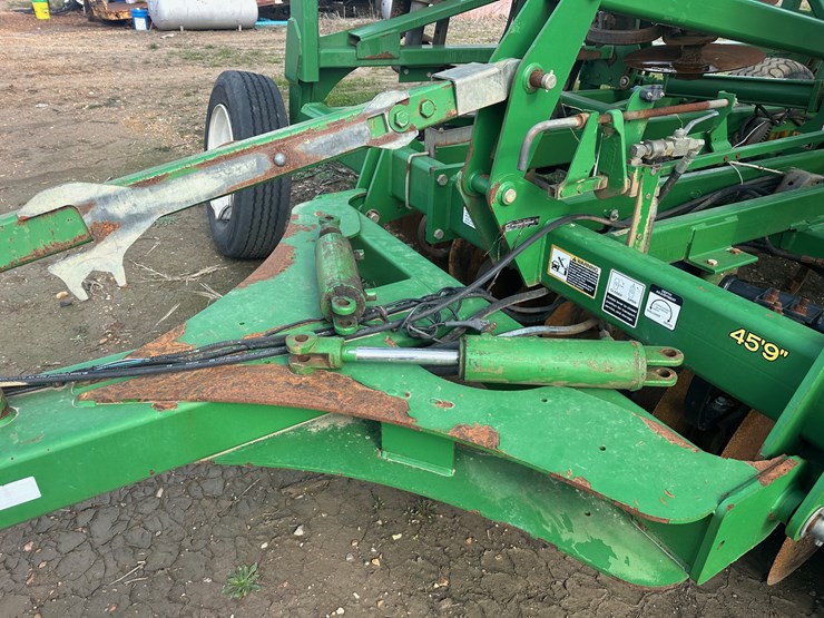 john-deere-2310-image-6