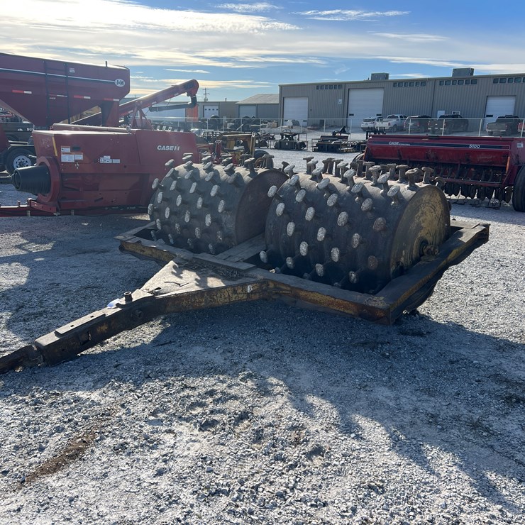 #210030 • Used Sheeps Foot Roller