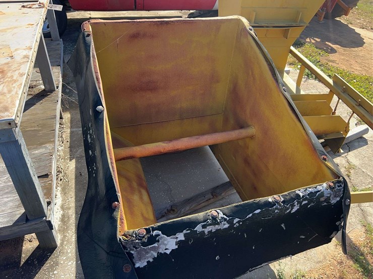 (3)-belt-elevator-funnel-bins-image-9