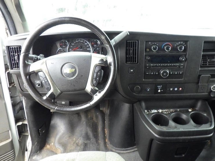 2017-chevrolet-express-2500-image-9