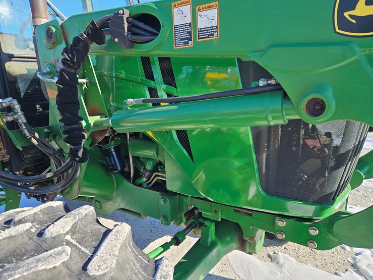 2014-john-deere-5100e-image-22