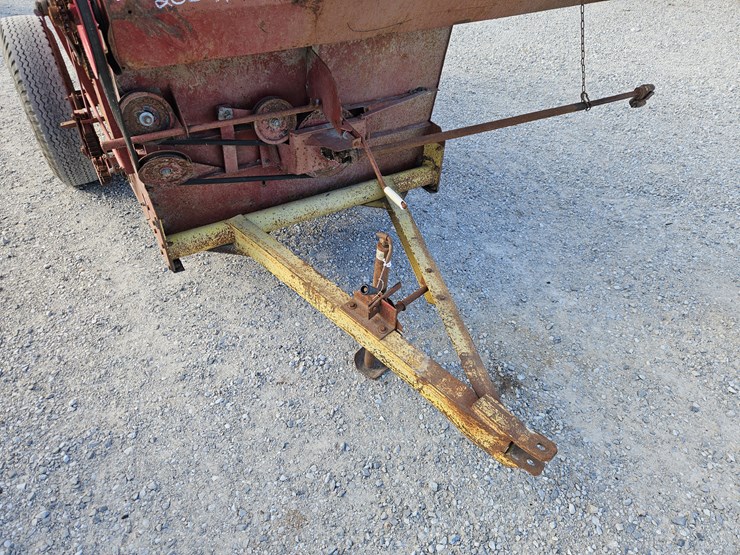 #205212-•-schuler-4x10-feed-wagon-image-2