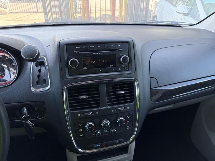 2014-dodge-grand-caravan-image-14