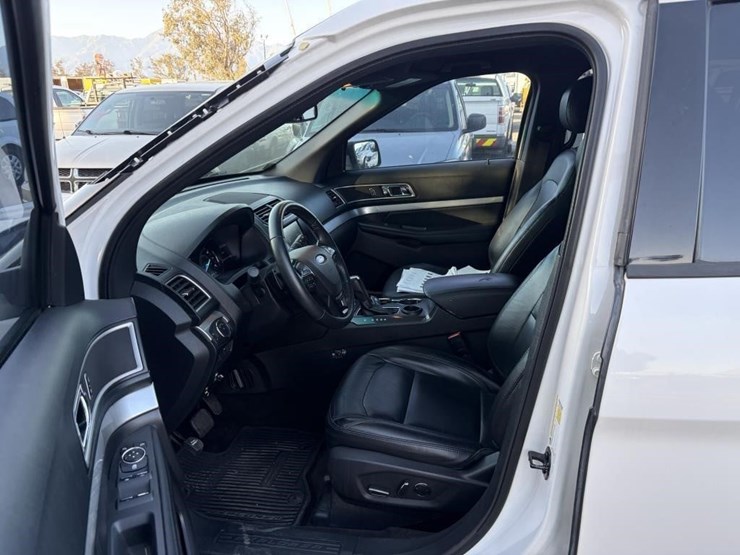 2016-ford-explorer-xlt-image-9