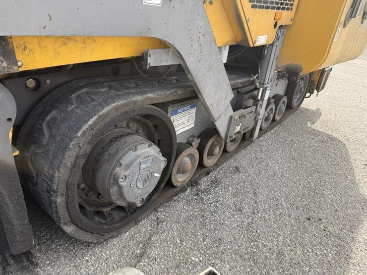 2016-volvo-blaw-knox-pf-4410b-asphalt-paver-image-31