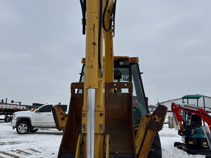 caterpillar-430d-image-12