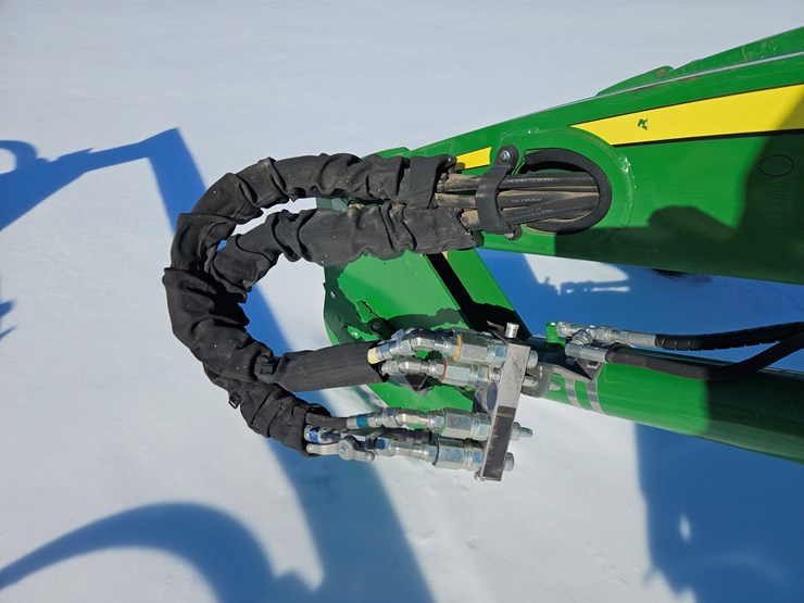 2017-john-deere-620r-image-4