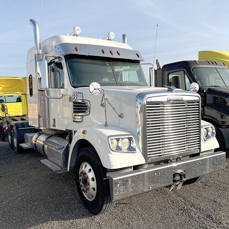 2019 FREIGHTLINER CORONADO 122