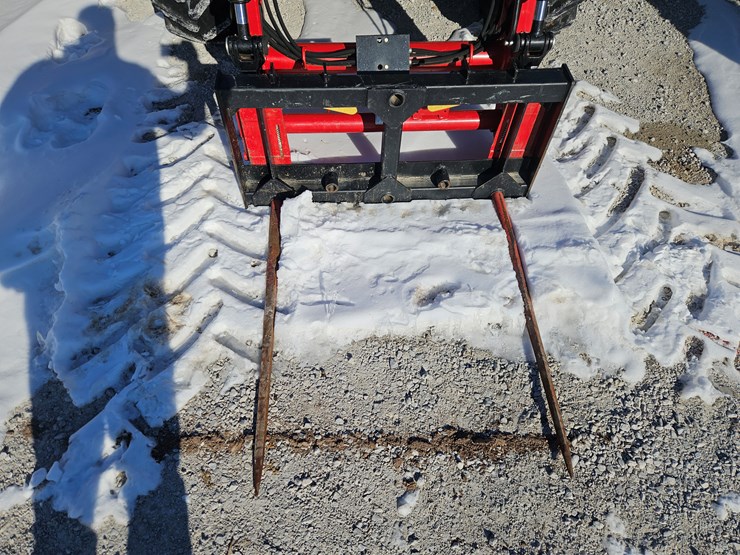 2017-massey-ferguson-4710-image-3