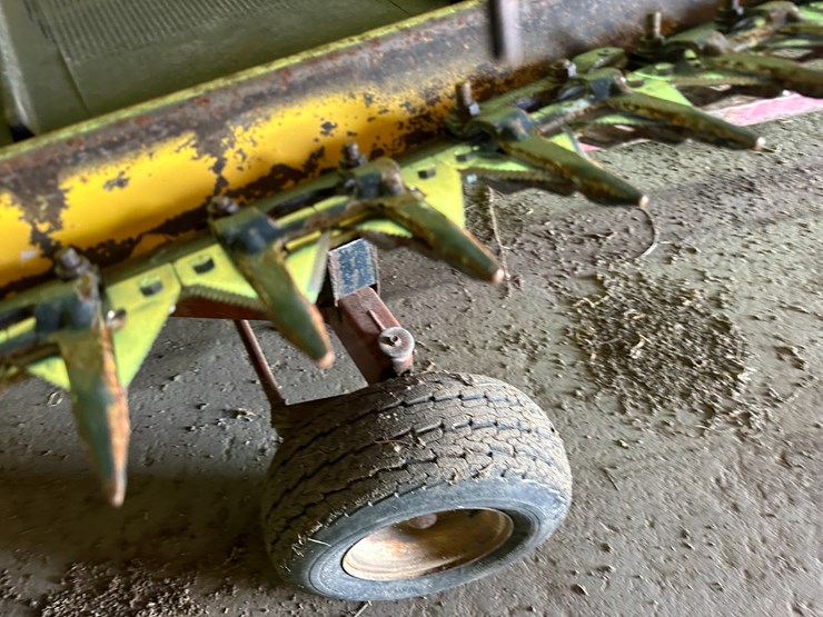 2011-new-holland-92c-image-35