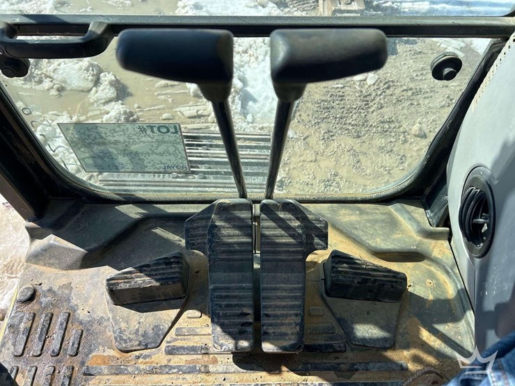 2015-komatsu-pc210-image-18