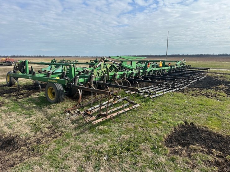 john-deere-2210-image-2