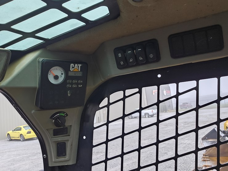 2020-caterpillar-239d3-image-11