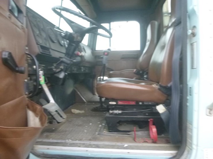 1990-international-9300-image-11