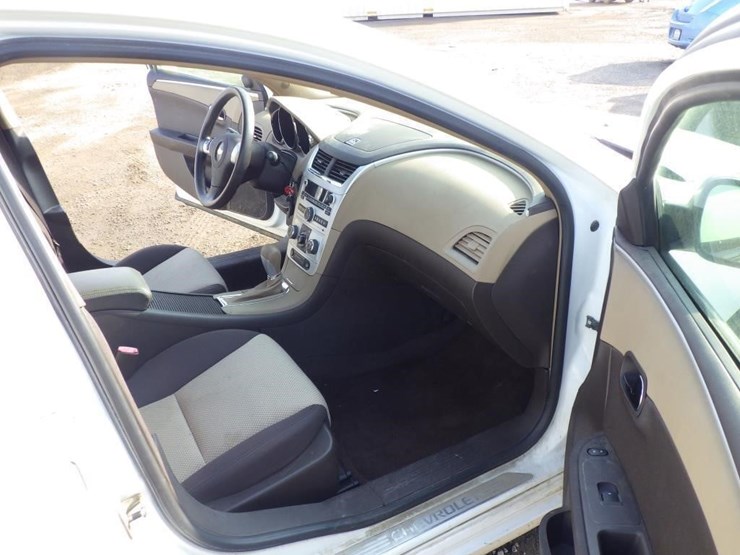 2009-chevrolet-malibu-sedan-image-6