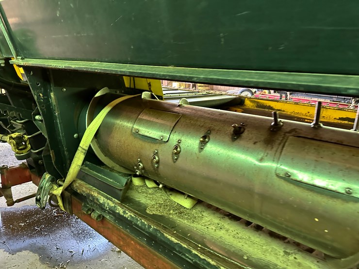 2011-new-holland-92c-image-11