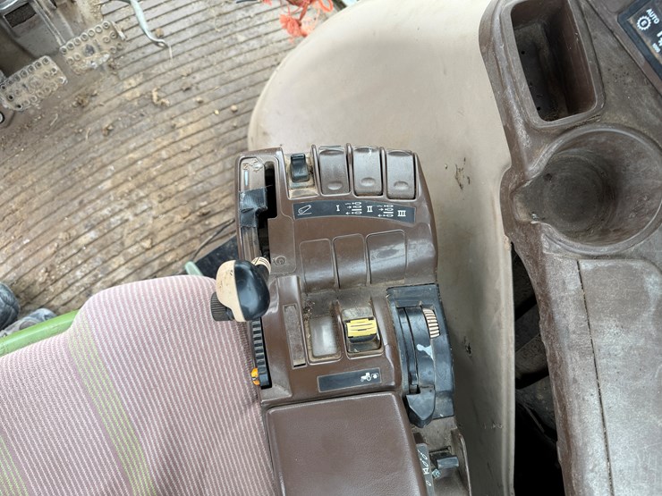 2003-john-deere-7520-image-17