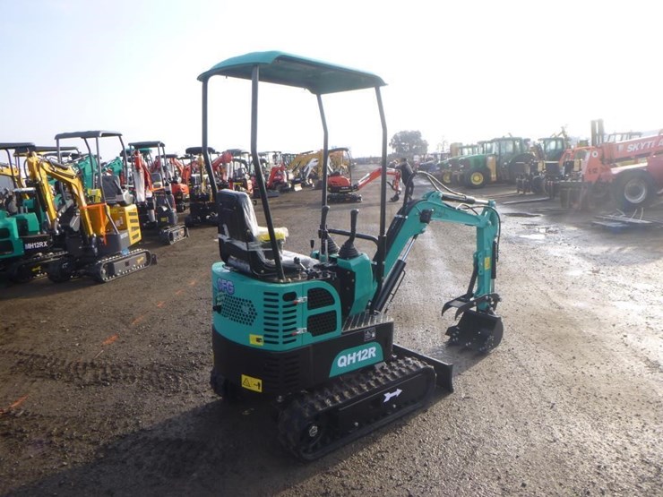 agt-qh12r-hydraulic-excavator-image-3