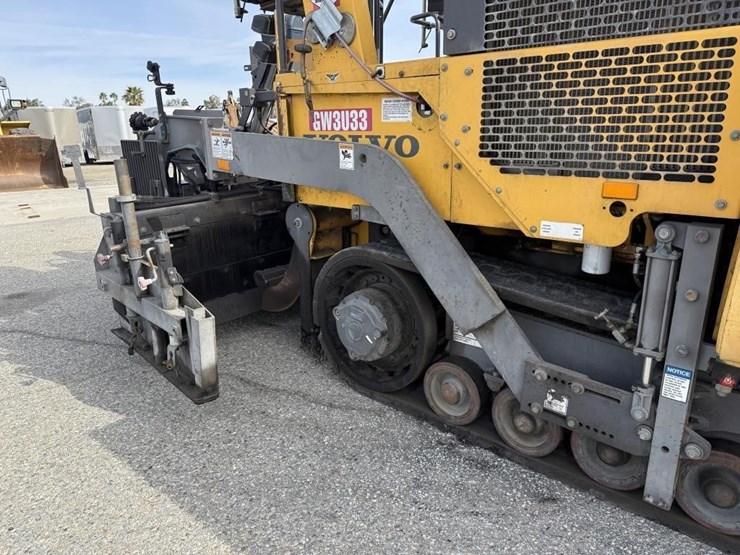 2016-volvo-blaw-knox-pf-4410b-asphalt-paver-image-30