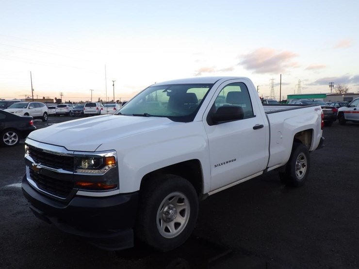 2018-chevrolet-1500-image-2