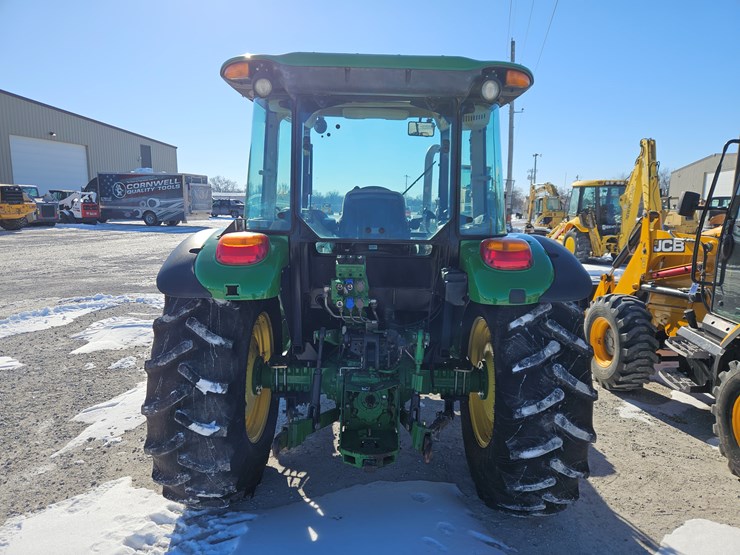 2014-john-deere-5100e-image-16