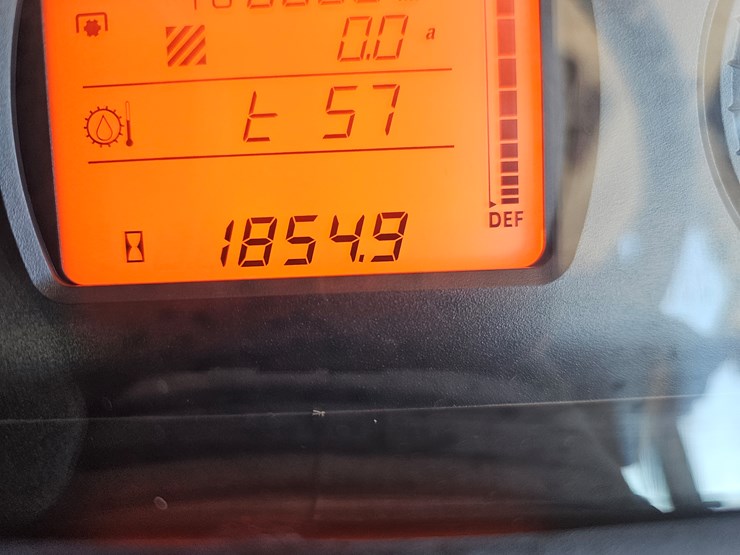 2017-massey-ferguson-4710-image-13