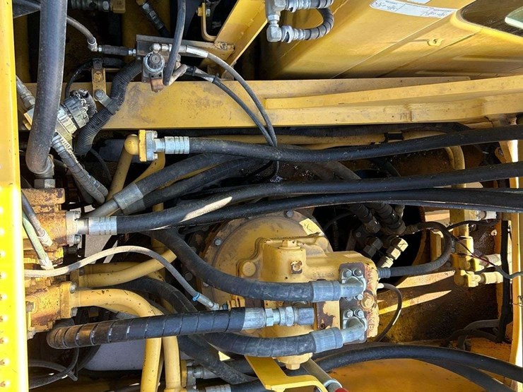 2013-komatsu-pc360-image-13