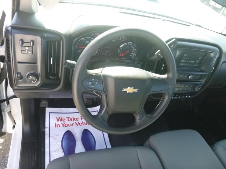 2023-chevrolet-silverado-5500hd-image-18