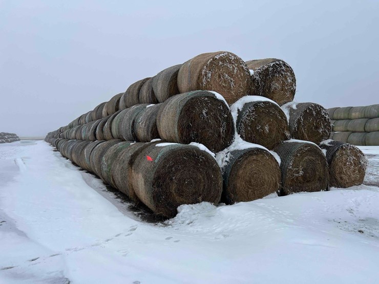 2025-john-deere-561m-image-6