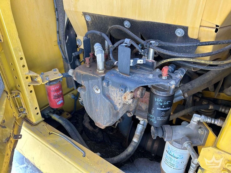 2015-komatsu-pc210-image-11